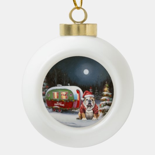 Winter Bulldog Caravan Kerstavontuur Keramische Bal Ornament (Voorkant)