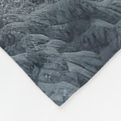 Winter Cabin Scene met Sneeuw & Pine Trees Fleece Deken (Hoek)