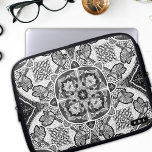 Winter Cardinals Mandala Laptop Sleeve<br><div class="desc">Op zoek naar een stijlvol en gepersonaliseerd laptophoesje dat uw apparaat beschermt en tegelijkertijd uw unieke stijl zichtbaar maakt? Kijk niet verder dan ons handgetrokken wintervogels mandala laptop hoesje! Met een prachtig en ingewikkeld design van kerstkardinalen en poinsettia-bloemen die in een mandala gepatenteerd zijn, heeft deze prachtige technische accessoire ook...</div>
