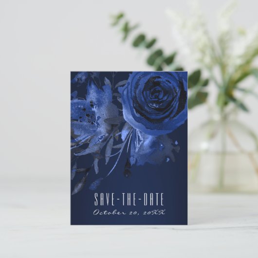 Winter Chic Floral Blue Roos Bold Save the Date Aankondigingskaart (Staand voorkant)