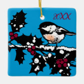 Winter Chickadee op Holly Woodcut Winter Feestdage Keramisch Ornament (Voorkant)