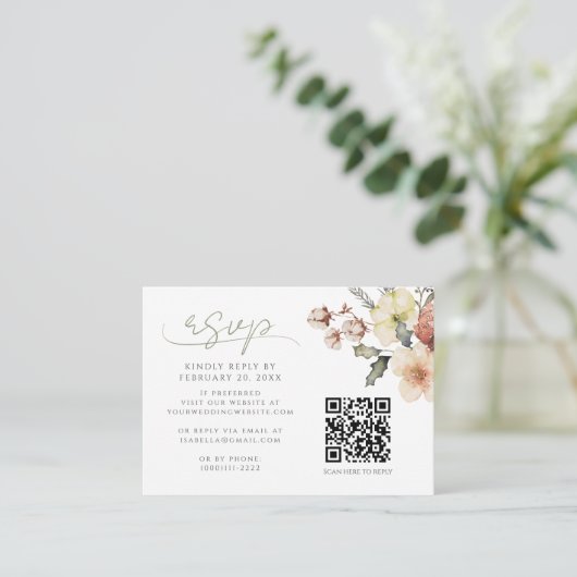 Winter Christmas Sage Green QR Code Huwelijk RSVP Informatiekaartje (Staand voorkant)