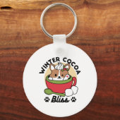 Winter Cocoa Bliss - Schattigee hond in Mok Design Sleutelhanger (Voorkant)