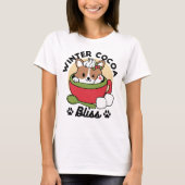 Winter Cocoa Bliss - Schattigee hond in Mok Design T-shirt (Voorkant)