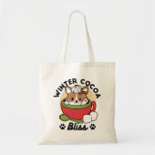 Winter Cocoa Bliss - Schattigee hond in Mok Design Tote Bag (Voorkant)
