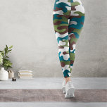 Winter Colors Camo White Turquoise Dark Green Leggings<br><div class="desc">Een trendy,  getextureerd camouflage patroon met kleuren geïnspireerd door bergen in de winter. Eerste publicatie: 08.01.2023.</div>