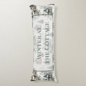 Winter Cottage Snowfall Words Lichaamskussen (Voorkant Verticaal)