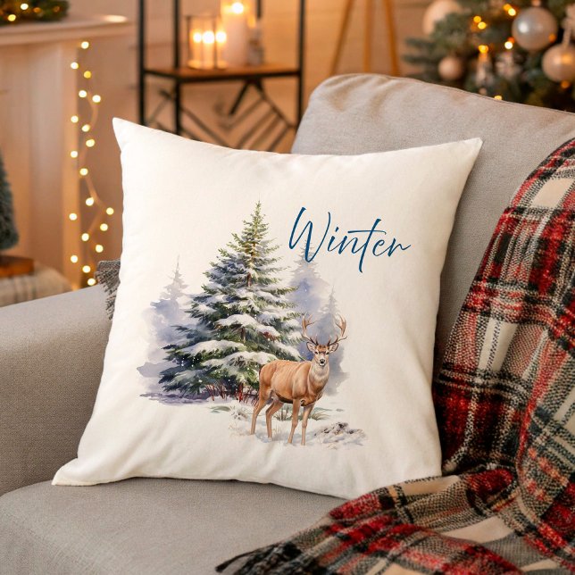 Winter Deer in Snowy Forest Kussen (Winter Deer in Snowy Forest Throw Pillow)