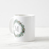 Winter Dennengroen Denneappel Krans Monogram Koffiemok (Voorkant links)
