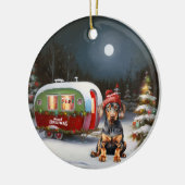 Winter Doberman Caravan Kerstavontuur Keramisch Ornament (Links)
