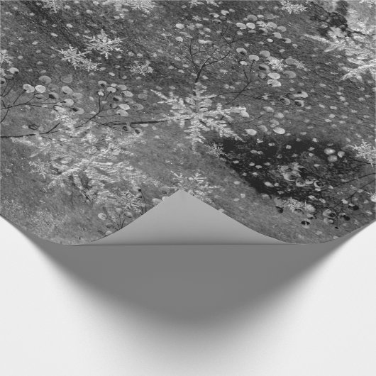 Winter Dusk Night Silver Berries & Snowflakes Cadeaupapier (Hoek)