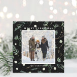 Winter Evergreen Foliage Photo Black Square Feestdagenkaart<br><div class="desc">Deze kerst | Vakanerkaart voor feestdagen is voorzien van een met de hand geschilderd wintergroen patroon op een zwarte achtergrond en een aangepaste tekst op de achterzijde.</div>
