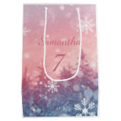 Winter Fairy Tale Gift Bag, Enchanted Snowscape Medium Cadeauzakje (Achterkant)
