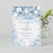 Winter Falling Snow Forest Rustieke Elegante Huwel Folie Uitnodiging (Staand Voorkant)