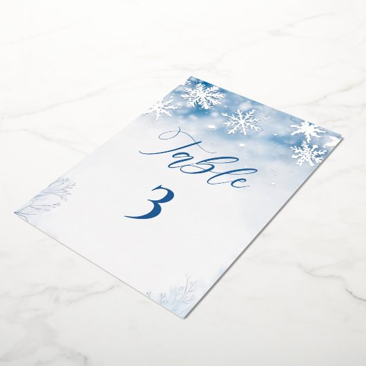 Winter Falling Snow Forest Rustieke Trouwtafel Nr Folie Uitnodiging (Gedraaid)