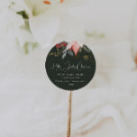 Winter Floral Holly Jolly Christmas Envelope Afdic Ronde Sticker<br><div class="desc">Deze moderne winterbloemenhulst met vrolijke kerstenveloppen heeft een grillig en elegant ontwerp met levendige waterverf-afbeeldingen van rode en roze poinsettia's en delicaat wintergroen. Met chique botanische elementen zoals dennen-, hulst- en winterbessen, voegt het kleurrijke palet van de kaart, inclusief stoffig roos en gouden accenten, een boho-touch toe aan een moderne...</div>