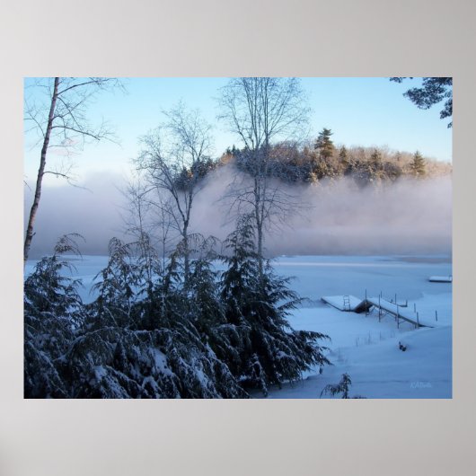 Winter Fog aan het rollen op het meer Poster (Voorkant)