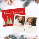 Winter Forest Bright Red Twee foto van Kerstmis Feestdagenkaart<br><div class="desc">Deze twee foto kerstkaart is voorzien van een feestelijke groenblijvende winter ontwerp op een felrode achtergrond. Pas deze kaarten eenvoudig aan met behulp van de personaliseringsfunctie.</div>