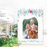 Winter Forest Foliage Arch Photo Elegant Script Feestdagen Kaart<br><div class="desc">Eenvoudige en elegante kerstkaart met uw foto en persoonlijke groet. Merry kerstmis is letterlijk in elegante manuscripttypografie op de voorzijde en u kunt het bericht binnen aanpassen. Het fotosjabloon toont je afbeelding in boogvorm,  omhuld met waterverf poinsettia en winterbladerbladeren in tinten blauw grijs en getijdenwatergroen.</div>