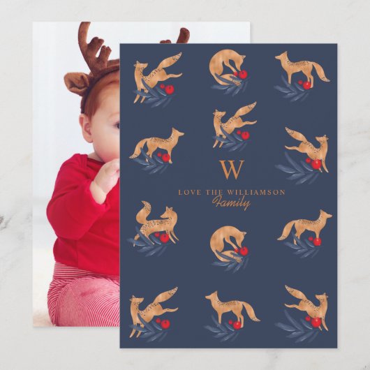 Winter Forest Foxes & Festive Foliage Monogram Feestdagenkaart (Voorkant / Achterkant)