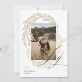 Winter Garland krans Joy Script Foto & Monogram Feestdagenkaart (Voorkant)