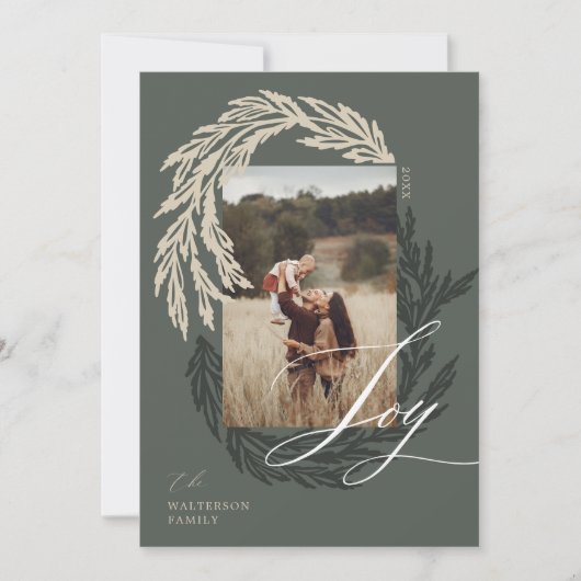 Winter Garland krans Joy Script Foto & Monogram Feestdagenkaart (Voorkant)