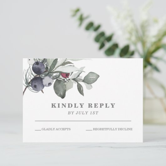 Winter Greenery en Berries bruiloft RSVP Kaart (Staand voorkant)