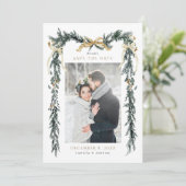 Winter Greenery Garland Wedding Photo Gold & Green Save The Date (Staand voorkant)