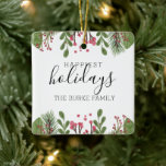 Winter groen gebladerte gepersonaliseerd keramisch ornament<br><div class="desc">Winter groene fantasie gebladerte met script en moderne typografie</div>