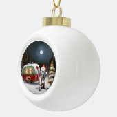 Winter Grote Deen Caravan Kerstavontuur Keramische Bal Ornament (Rechts)