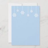Winter Hanging Snowflakes Lichtblauwe Uitnodiging (Achterkant)