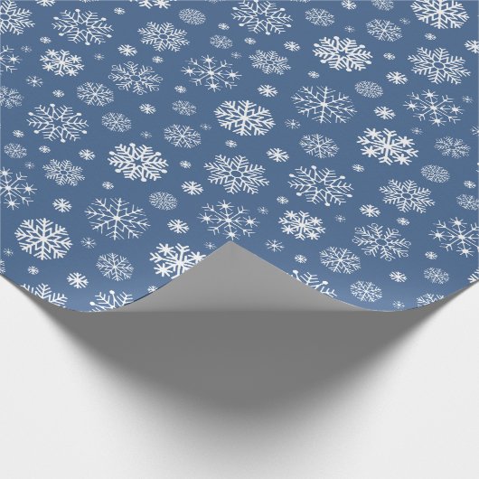 Winter Holiday Gift Wrap with Classic Snow Pattern Cadeaupapier (Hoek)
