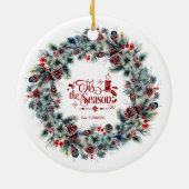 Winter Holiday Wreath 'Dit is het seizoensmonogram Keramisch Ornament (Achterkant)