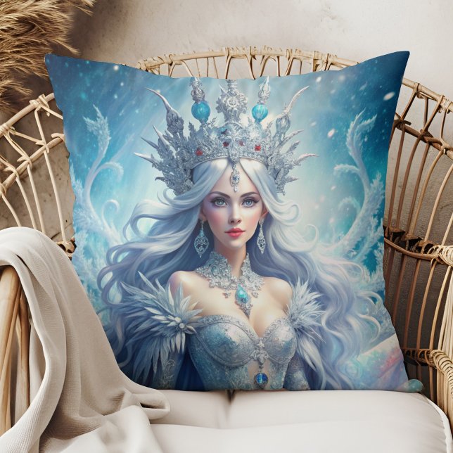 Winter Ijs Koningin Fantasie Kunst Kussensloop Kussen (Winter Ice Queen Fantasy Art Throw Pillow in a boho rattan armchair.)