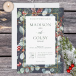 Winter Kerstmis Greenery Navy Wedding Invitation Kaart<br><div class="desc">Dit ontwerp is voorzien van pijnbomen,  eucalyptus,  rode en blauwe bessen en andere groene bladeren,  met daarin een dunne kunstappelbruine lijst en een wit tekstvak. Het maakt deel uit van de Winterkerstfeestjes van Greenery Wedding Suite van kaarten gemaakt door gewoon Farmhouse Press.</div>