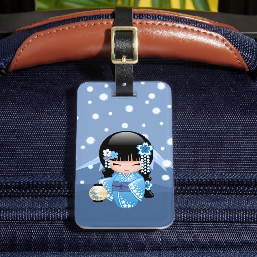 Winter Kokeshi Doll - Blue Mountain Geisha Girl Bagagelabel (Voorkant Insitu 2)