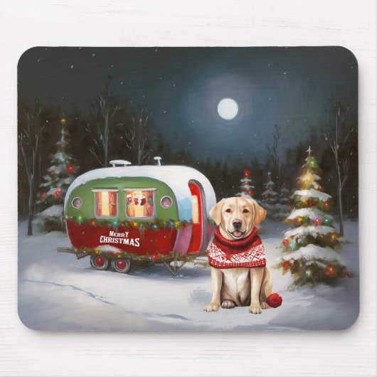 Winter Labrador Caravan Kerstavontuur Muismat (Voorkant)