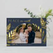 Winter Laurel | Vrede op aarde Foto Folie Feestdagenkaart (Staand Voorkant)