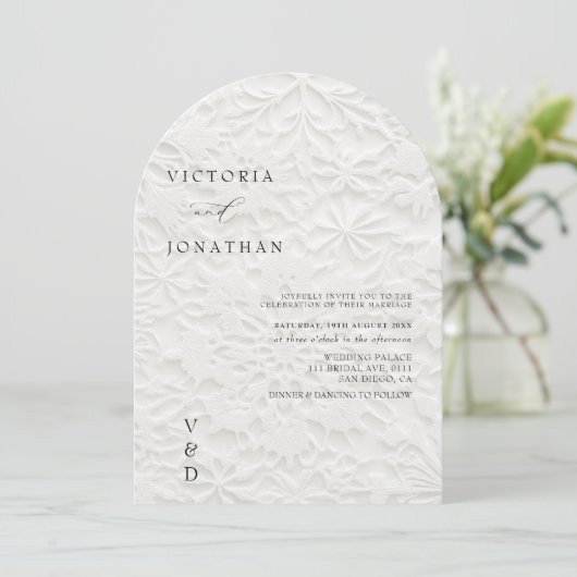 Winter Monogram White Wedding Invitation Kaart (Staand voorkant)