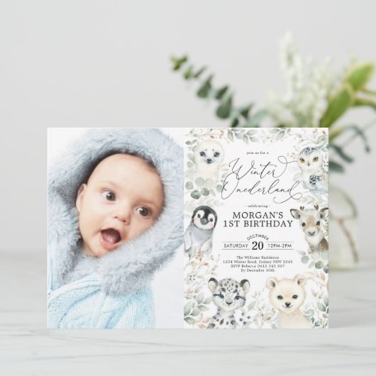 Winter Onederland Arctic Animals Greenery Birthday Kaart (Staand voorkant)