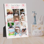 Winter onederland Baby's 1e jaar fotocollage Fotoplaat<br><div class="desc">Een Pink winter wonderland verjaardagscadeau, souvenir of decor om de baby eerste jaar van maand tot maand weer te geven in een fotocollage. Perfect verjaardagscadeau met roze kleur en glinsterende achtergrond sneeuwvlokken en een gepersonaliseerde foto van een baby. Perfect voor de 1e verjaardag. Upload de foto's van je baby en...</div>