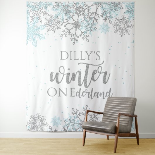 Winter Onederland Blue en Silver Snowflake Wandkleed (In situ)