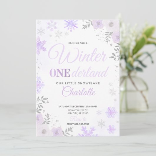 Winter ONEderland Paarse sneeuwvlok 1e uitnodiging (Staand voorkant)