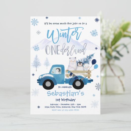 Winter ONEderland Penguin Polar Beer Birthday Kaart (Staand voorkant)