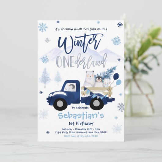 Winter ONEderland Penguin Polar Beer Birthday Kaart (Staand voorkant)