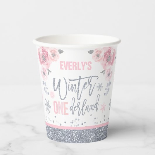 Winter ONEderland Pink Silver Snowflake Party Papieren Bekers (Voorkant)