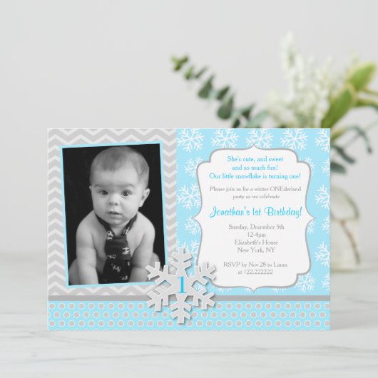 Winter Onederland Snowflake Birthday Uitnodiging (Staand voorkant)