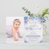 Winter ONEderland Snowflake Birthday Uitnodiging (Staand voorkant)