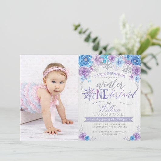 Winter ONEderland Snowflake Birthday Uitnodiging (Staand voorkant)