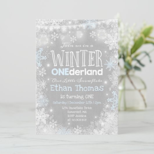 Winter ONEderland Verjaardag Uitnodiging Blauw Wit (Staand voorkant)